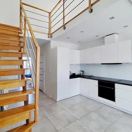 Dwupietrowy Beskid View דירה